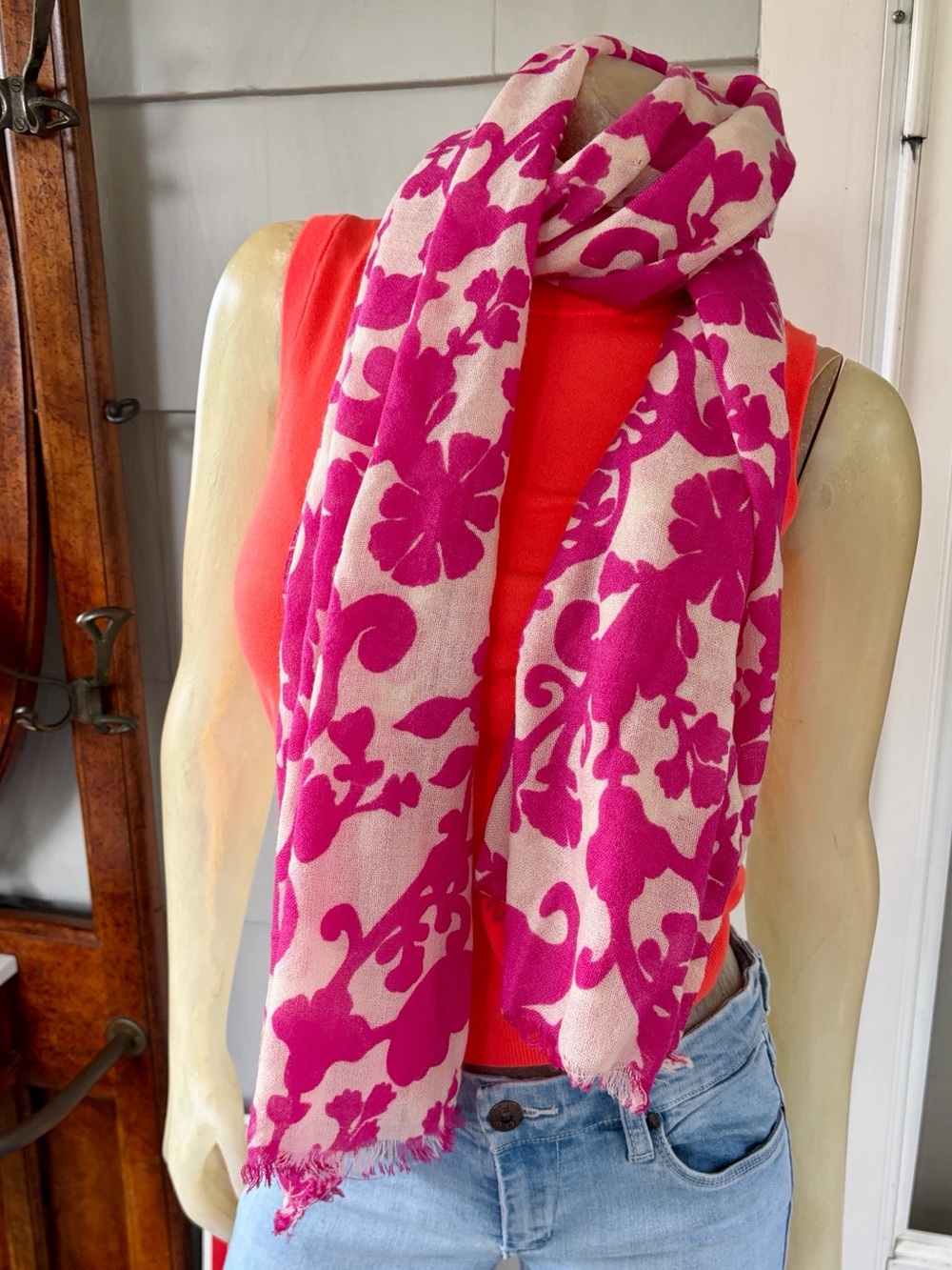 Women's Floral Pattern Pink and Cream Scarf